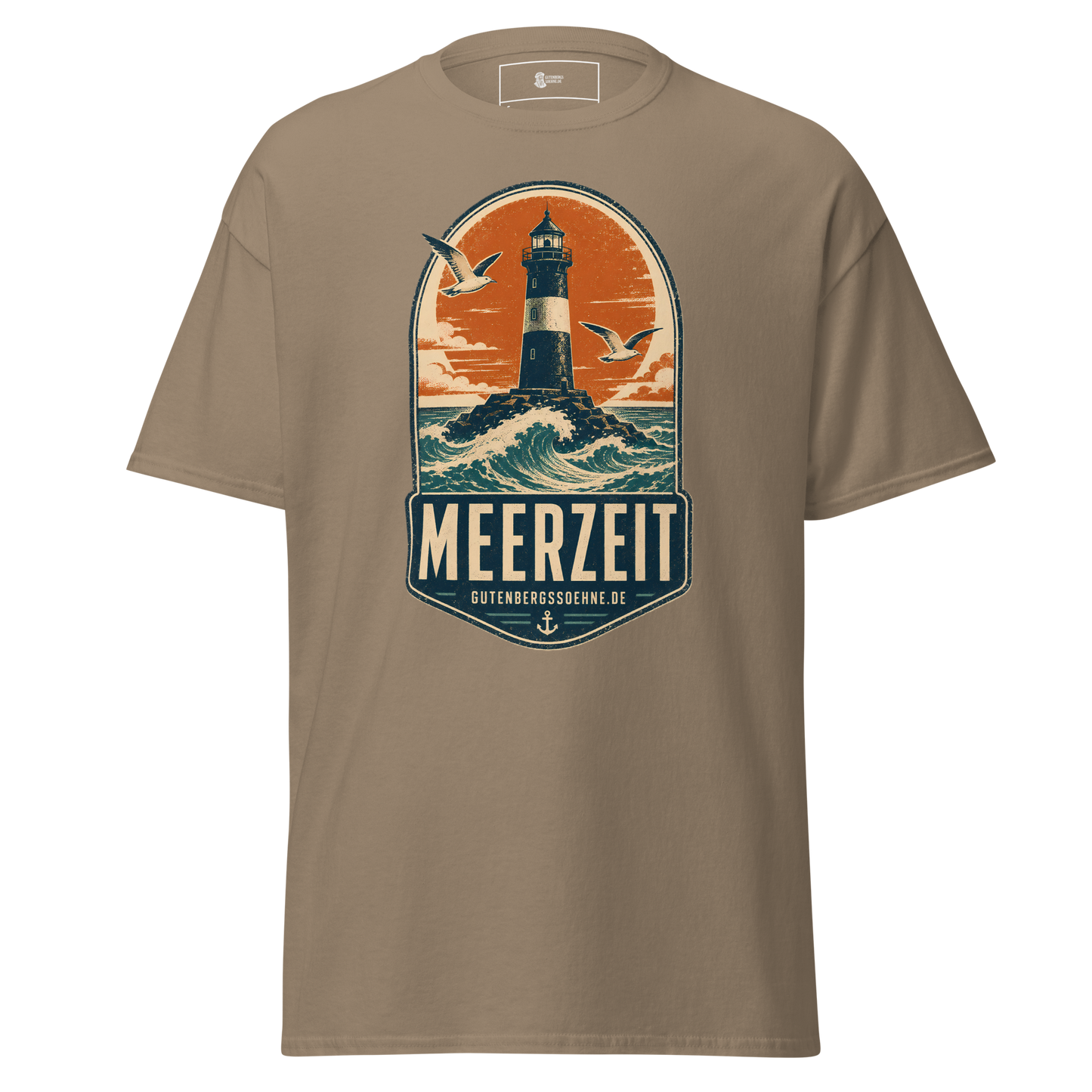 Nostalgisches Meerzeit-Motiv auf klassischem Baumwoll-T-Shirt