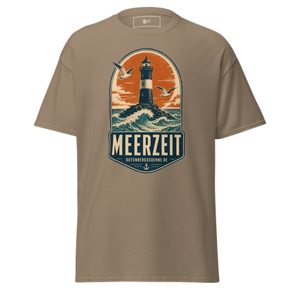 Nostalgisches Meerzeit-Motiv auf klassischem Baumwoll-T-Shirt