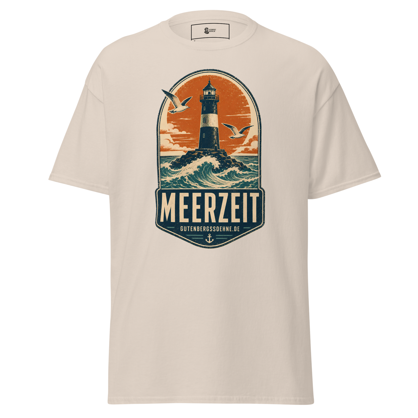 Nostalgisches Meerzeit-Motiv auf klassischem Baumwoll-T-Shirt