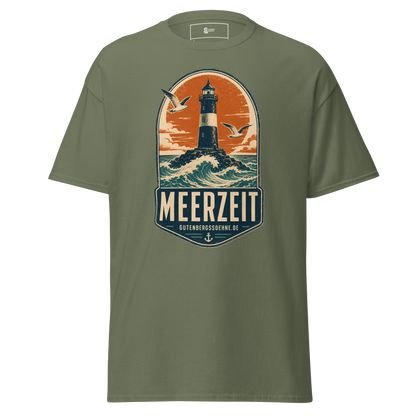 Nostalgisches Meerzeit-Motiv auf klassischem Baumwoll-T-Shirt