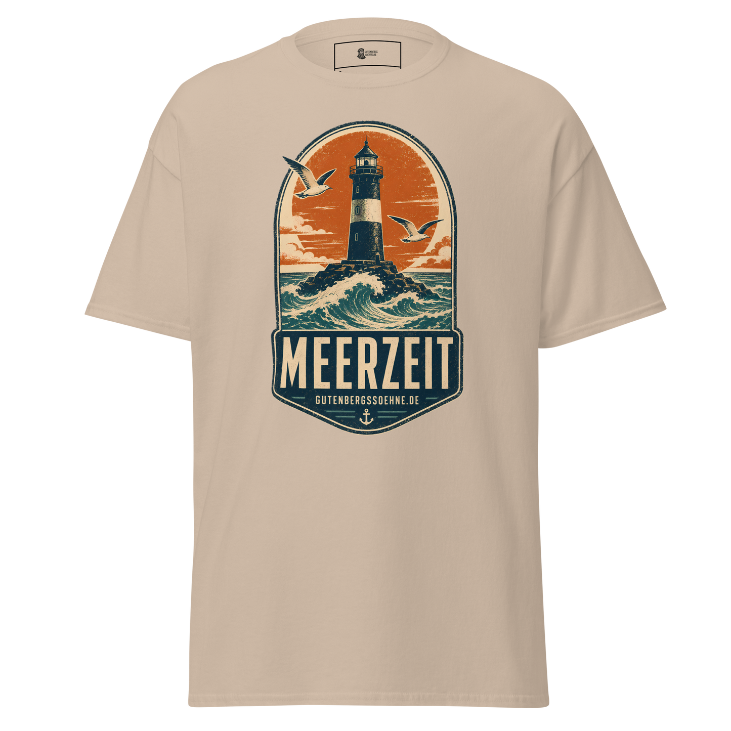 Nostalgisches Meerzeit-Motiv auf klassischem Baumwoll-T-Shirt