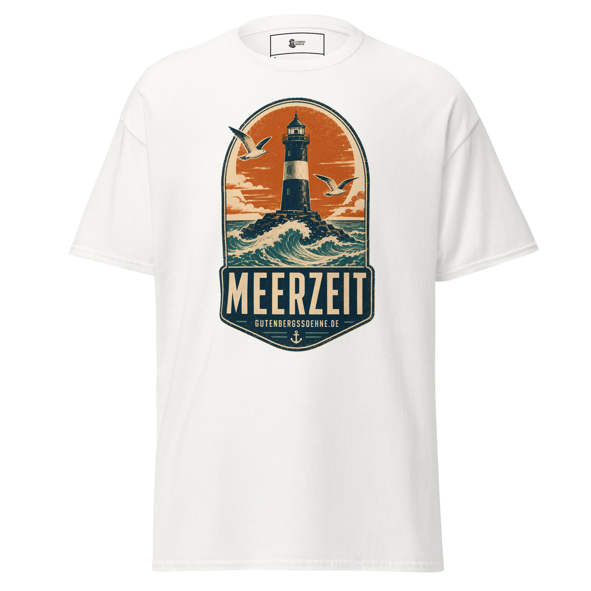 Nostalgisches Meerzeit-Motiv auf klassischem Baumwoll-T-Shirt