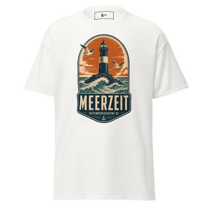 Nostalgisches Meerzeit-Motiv auf klassischem Baumwoll-T-Shirt