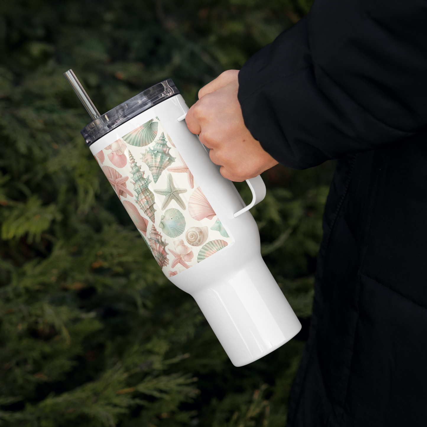 Reisebecher mit Griff – Muscheldesign | Stilvoll unterwegs, egal wohin 🌀