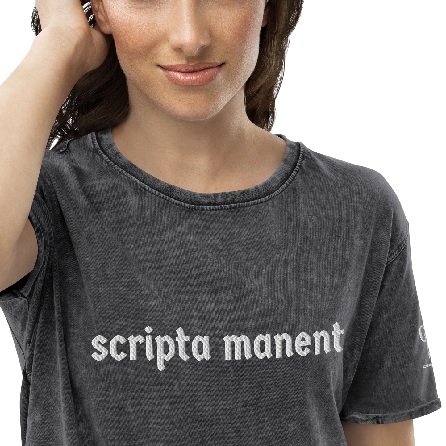 Denim-T-Shirt „Scripta manent“ – von GutenbergsSoehne.de