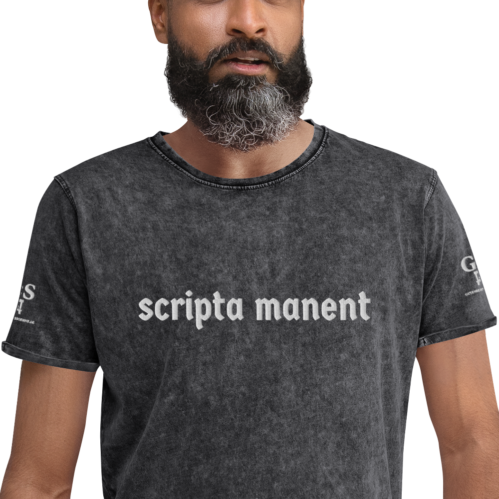 Denim-T-Shirt „Scripta manent“ – von GutenbergsSoehne.de