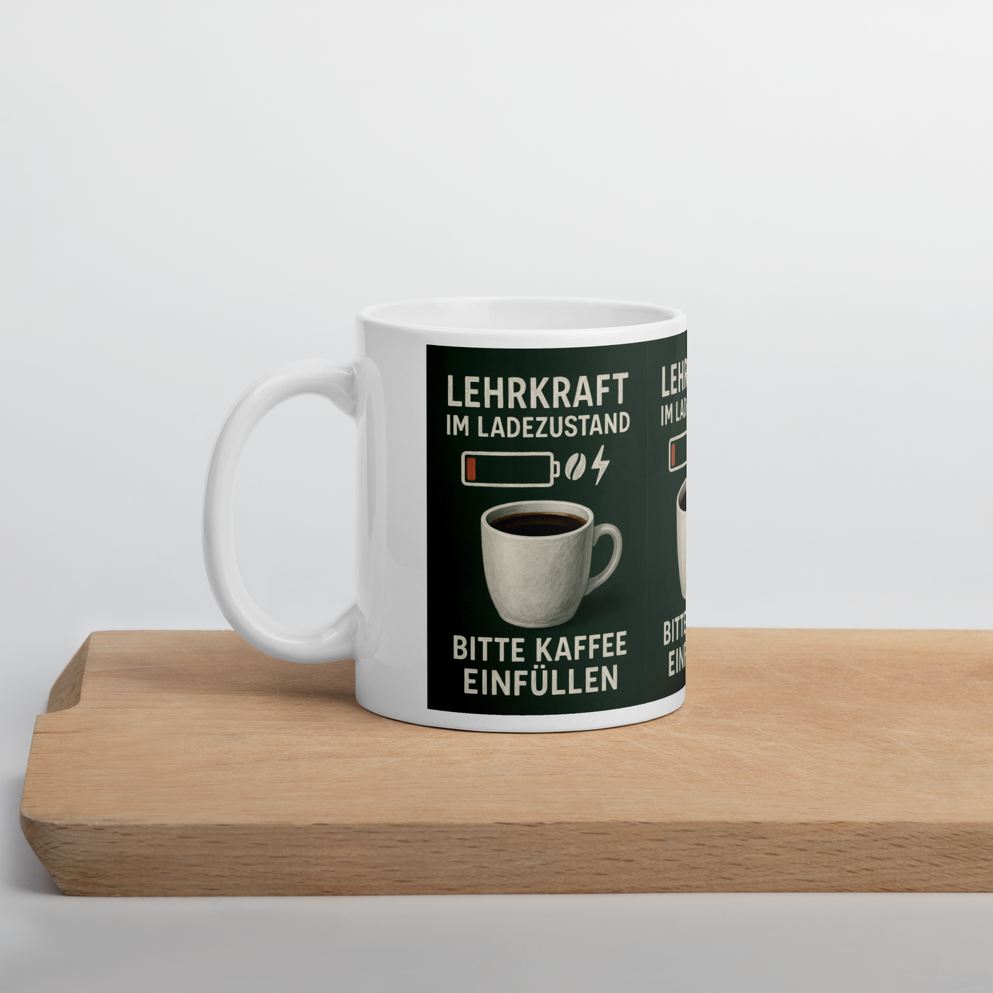 Weiße Tasse „Lehrkraft im Ladezustand“ – Humorvoller Schulstart für Lehrer:innen