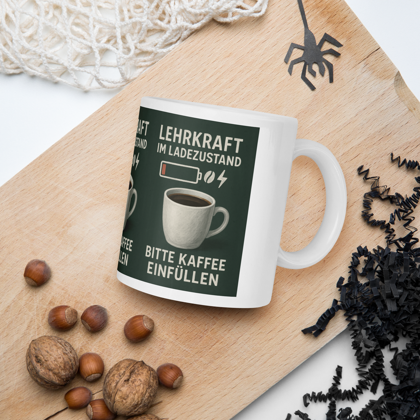 Weiße Tasse „Lehrkraft im Ladezustand“ – Humorvoller Schulstart für Lehrer:innen