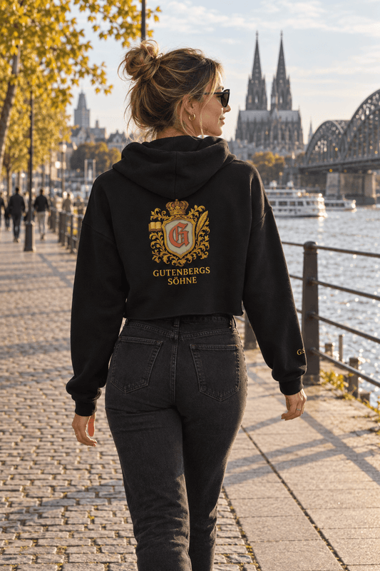 Damen Crop-Hoodie in Schwarz am Rheinufer